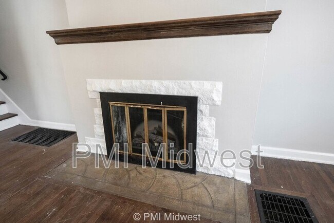 Photo - 5684 N College Ave