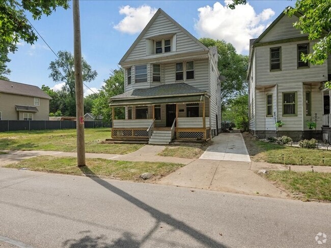 Building Photo - 10622 Hathaway Ave Rental