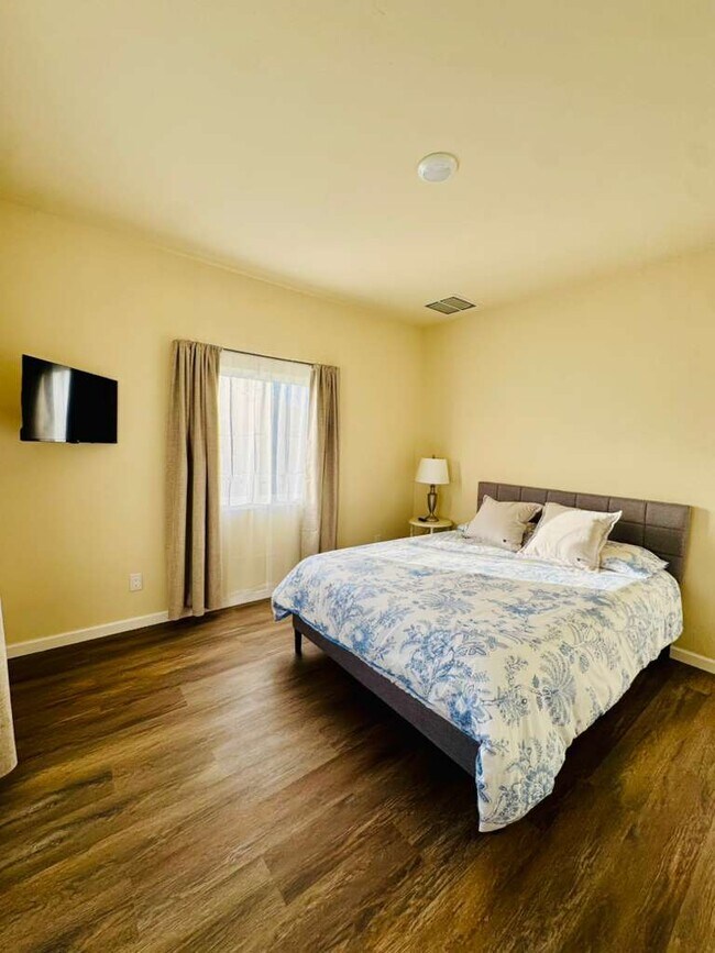 Photo - 314 N 6th St