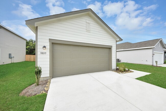 Building Photo - 31035 Gayle Prairie Oaks St