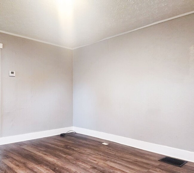 Photo - Beautiful Newly Remodeled 2 Bedroom Home - Ideal for Section 8 Voucher Holders!