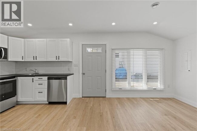 Photo - 362 Gatfield Ave