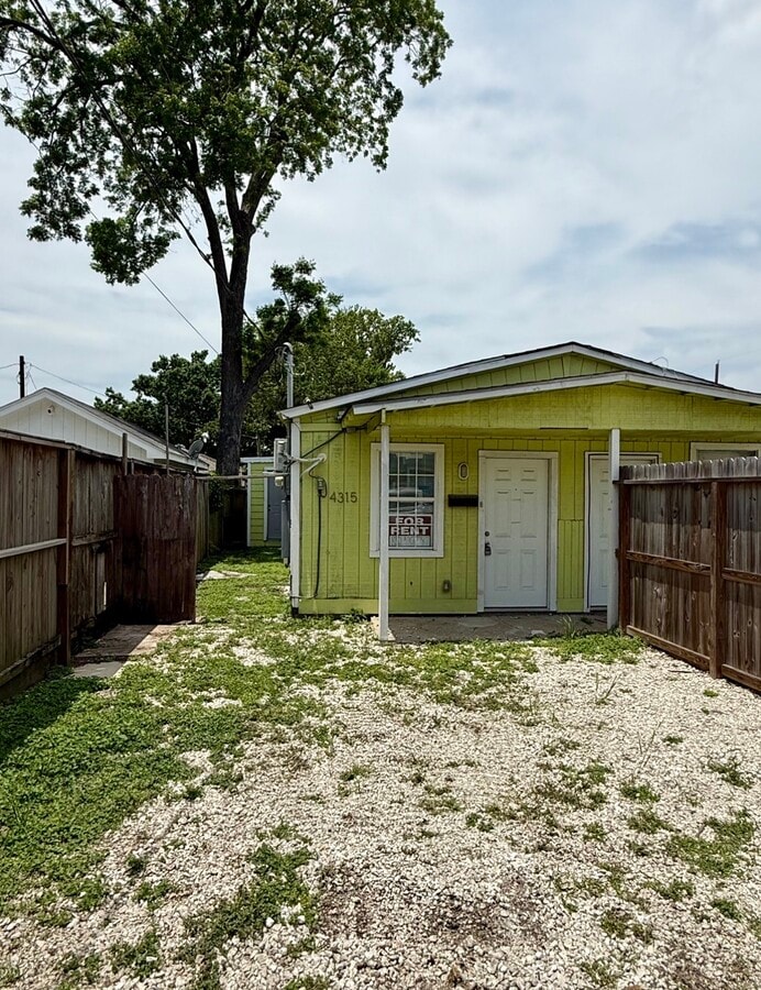 Photo - 4315 Chapman St