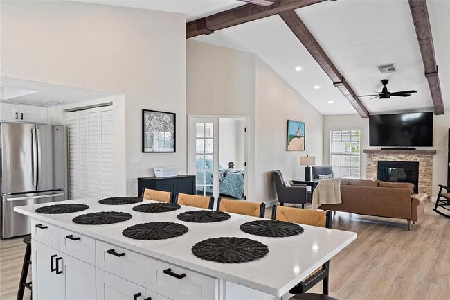 Building Photo - FURNISHED AVAILABLE JANUARY 2026. Beach Re...