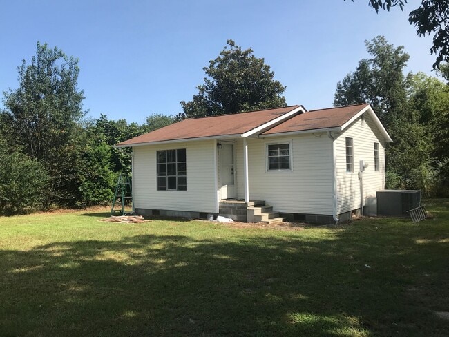 Building Photo - Love the Country Quiet - 2 bed 1 bath home on private country lot