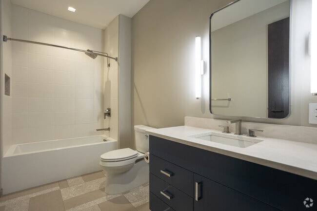 2 BR, 2 BA - 1000SF