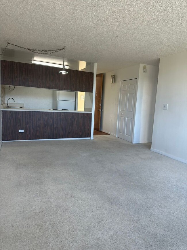 Building Photo - Fairway Gardens – 2 BD / 1 BA / 1 PK Spacious & Convenient Condo Living Unit 1