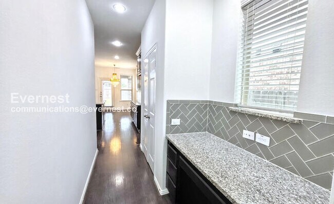 Photo - 4811 Sunset Park Ln