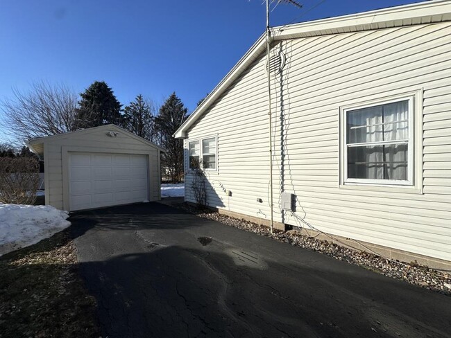 Photo - 1368 Spruce Ave