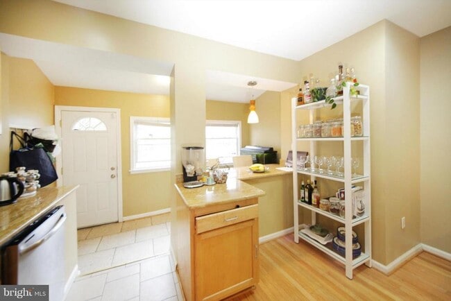 Photo - 2309 3rd St NE