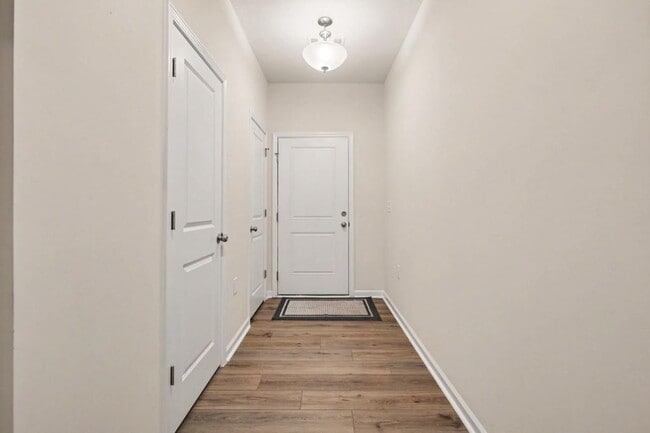 Photo - 909 Falls Grove Trl