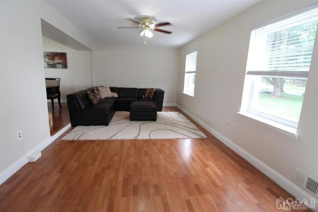 Photo - 47 Linden Ln S