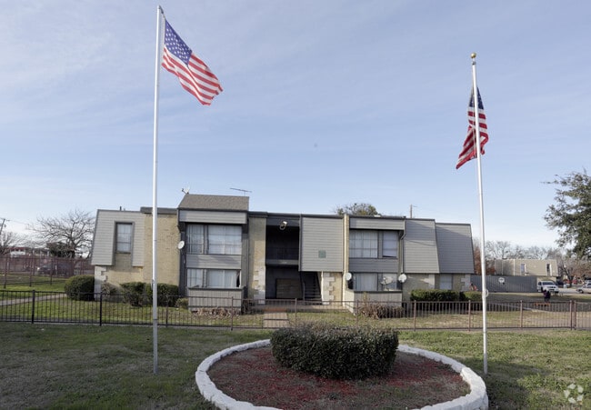 Highland Park Apartments - Highland Park Apartments