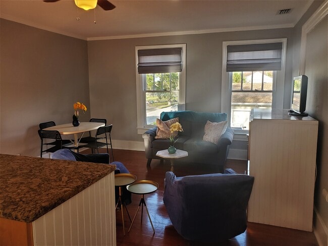 Photo - 700 N Hamilton Cres Unit 1