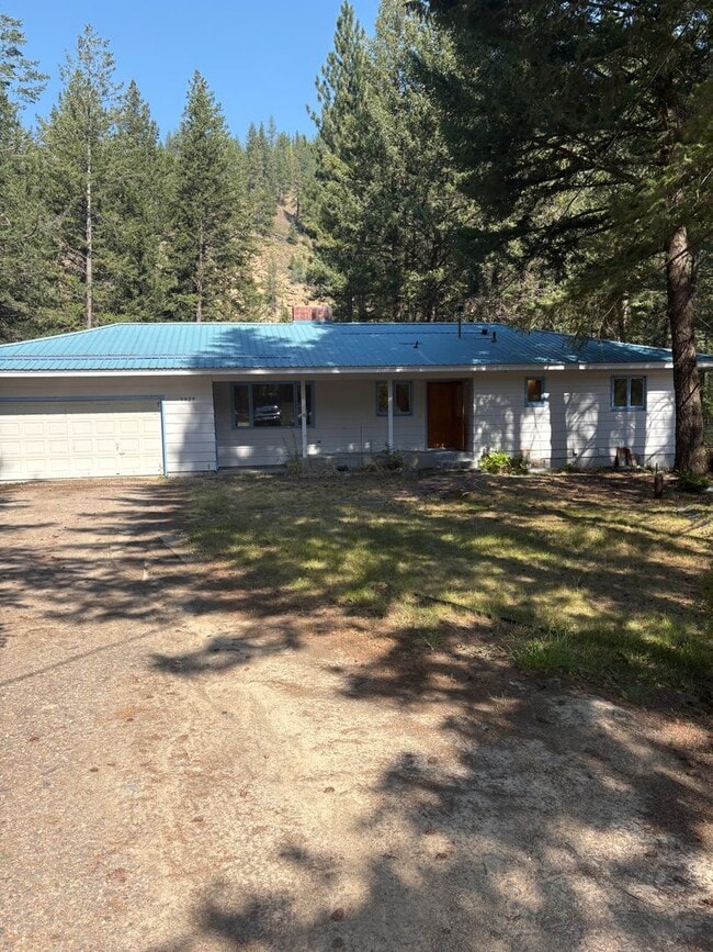 Building Photo - 3029 River Bend Dr