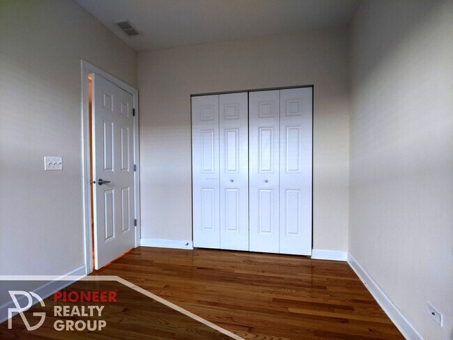 Photo - 3250 N Clifton Ave Unidad 2