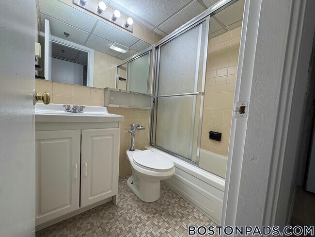 62 Boylston St Unit M22