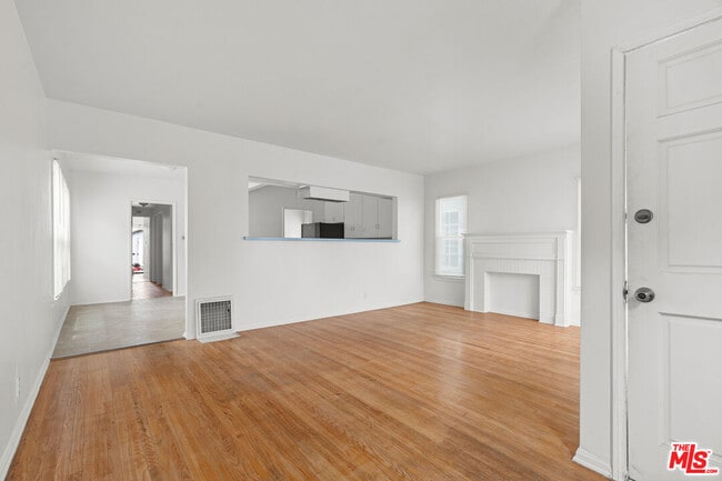 Photo - 11813 Gateway Blvd