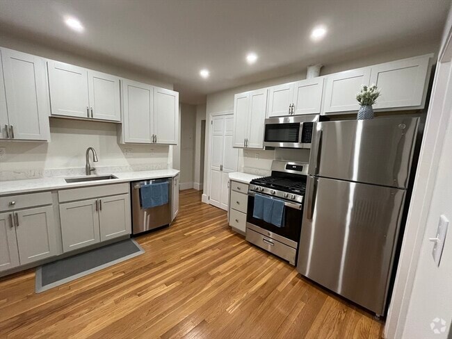 Building Photo - 1461 Centre St Unit 2 Rental