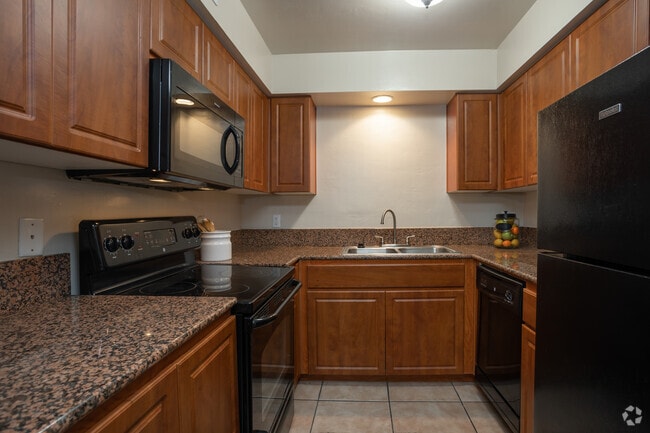 2BR, 2BA - 1,046 SF
