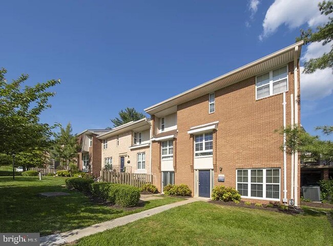 Building Photo - 1699 Yale Pl Unit 3BR-342 Rental