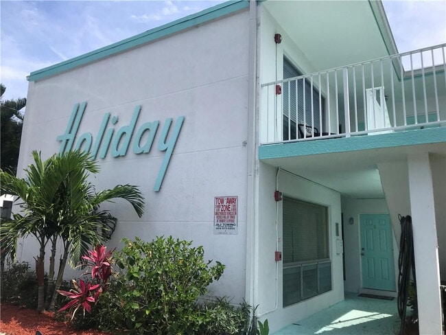 Building Photo - 3212 NE 7th Pl Unit 9