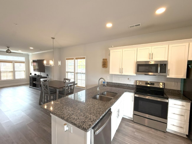 Photo - 812 Moen Pl