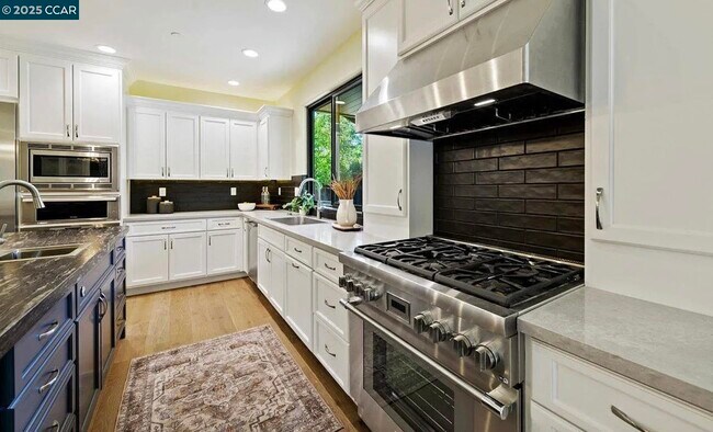 Photo - 132 Quinterra Ln