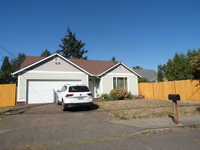 Building Photo - 3927 SE 100th Ave