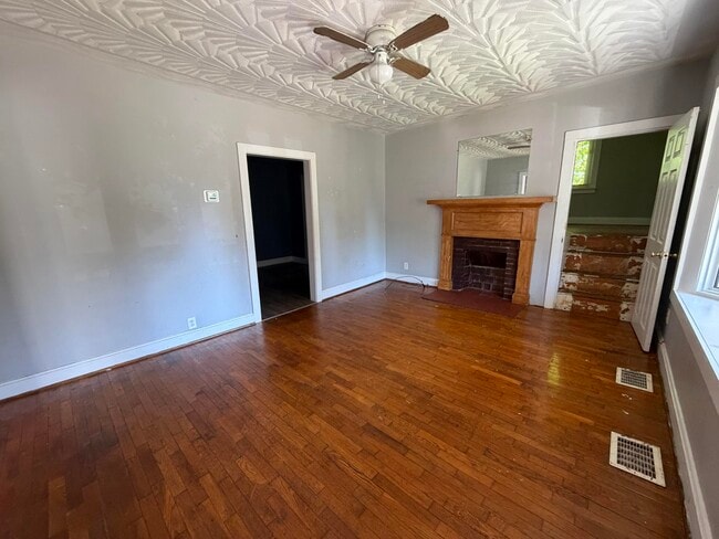 Photo - 135 Clyde St