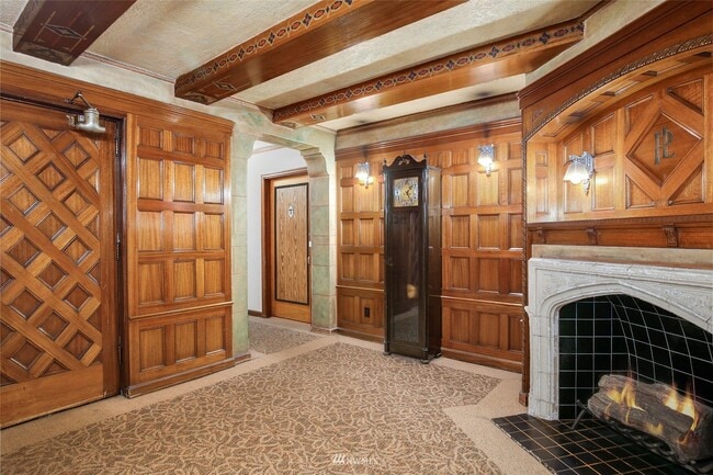 400 Boylston Ave E Unit 102