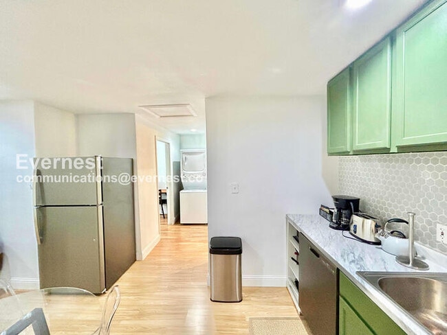 Photo - 8633 Westglen Dr