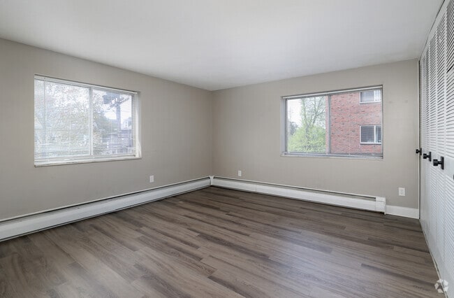 2BR, 1BA - 850SF - Bedroom