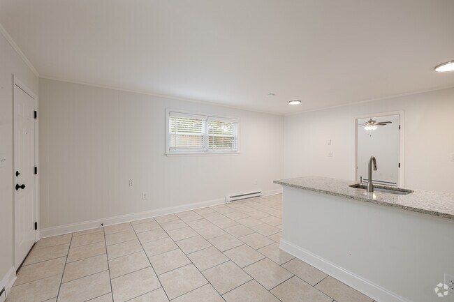 1BR, 1BA - 550SF Tile: Living Room