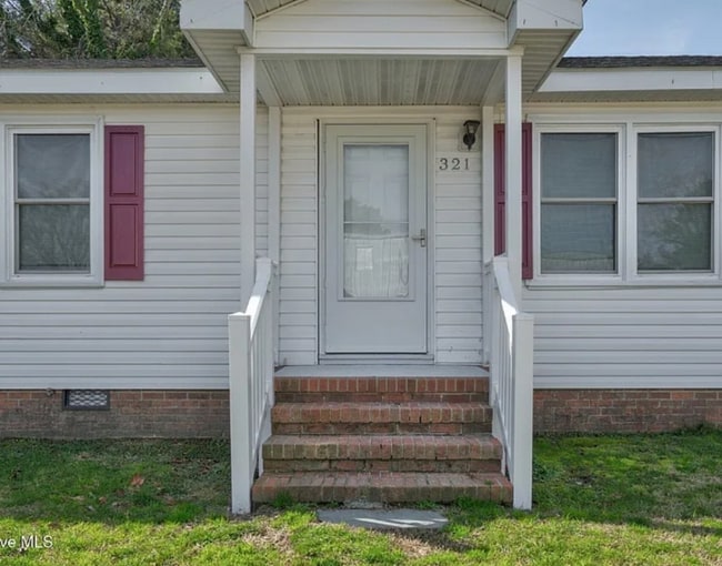 Photo - 321 Nelson St