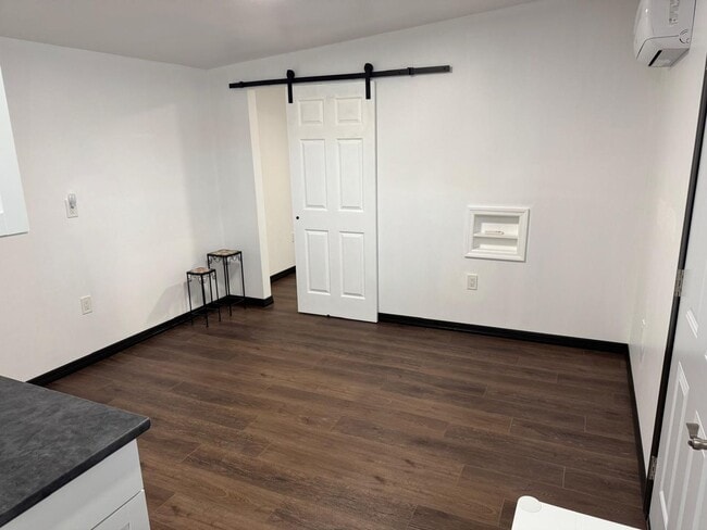 Photo - 1 Bed 1 bath Efficiency