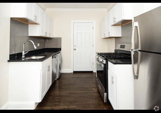 Building Photo - 0 bedroom in Chicago IL 60613 Unit 3E Rental
