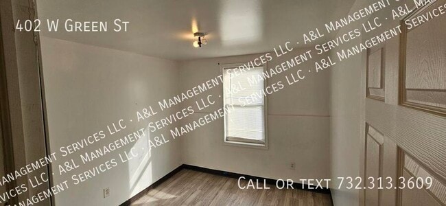 Photo - 402 W Green St