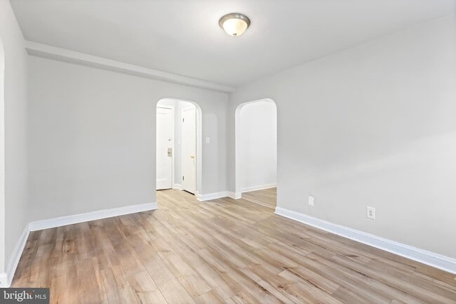 Photo - 215 Oakwood St SE