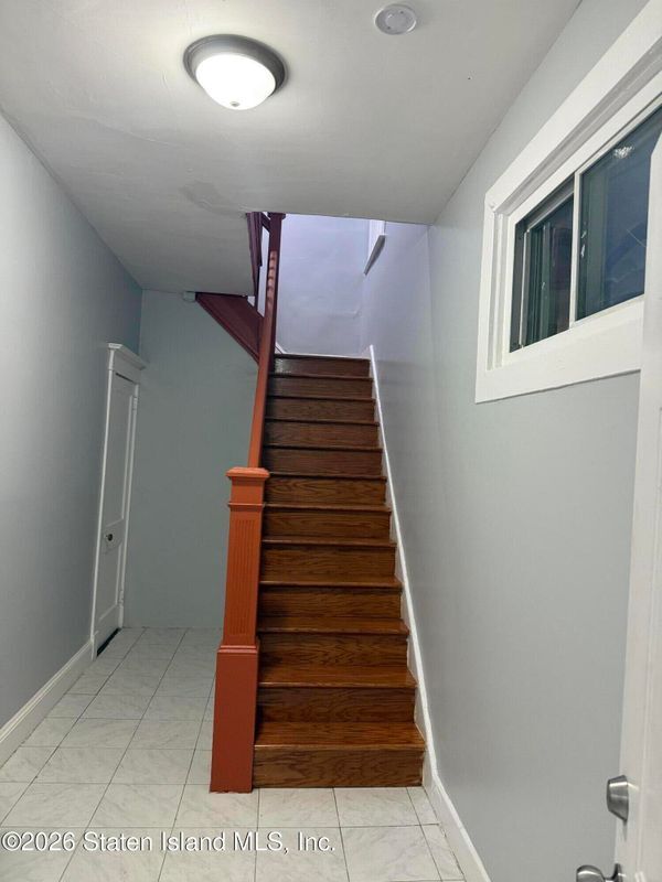 Building Photo - 335 Clifton Ave