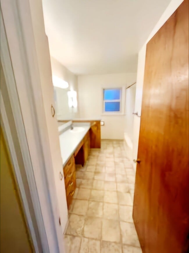 Photo - 606 Avenue C