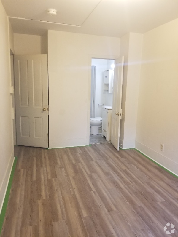 Building Photo - 50 Hallet St Rental