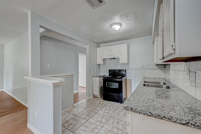 Photo - 3406 St Benedict St