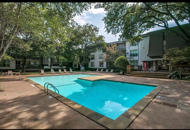 Photo - 4851 Cedar Springs Rd Unidad 1