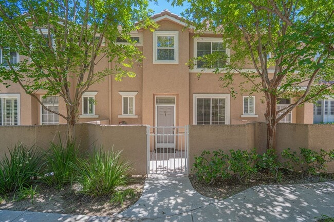 Building Photo - The Palisades - 3 Bedroom Townhome for Rent in Stevenson Ranch!