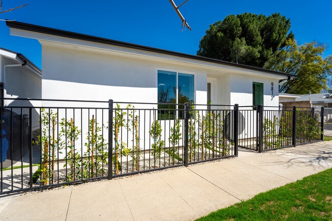 Photo - 9812 Oso Ave