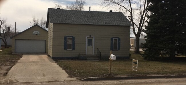 Photo - 3 Bed 1 Bath with Double Stall Garage
