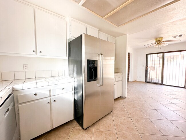 Photo - 43608 Steif St