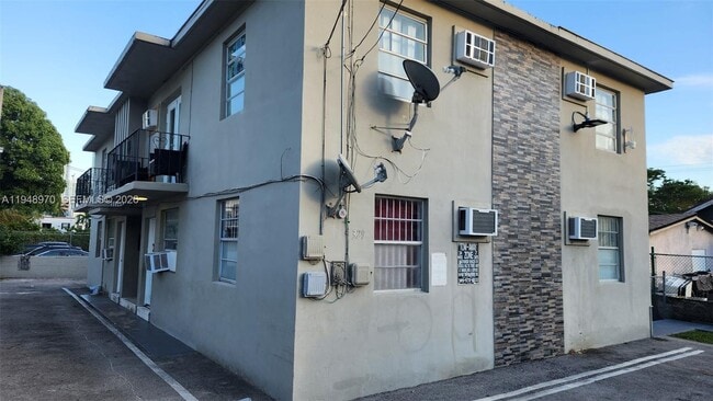 Photo - 329 SW 6th Ave Unidad 2