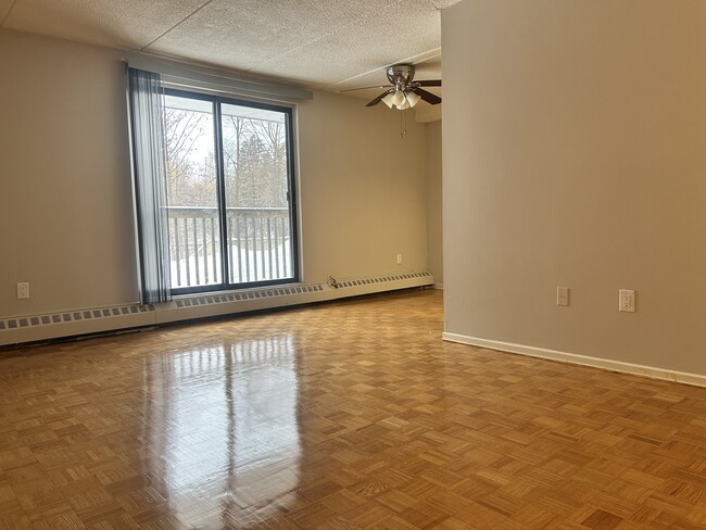 Building Photo - 3121 Kirwin Ave